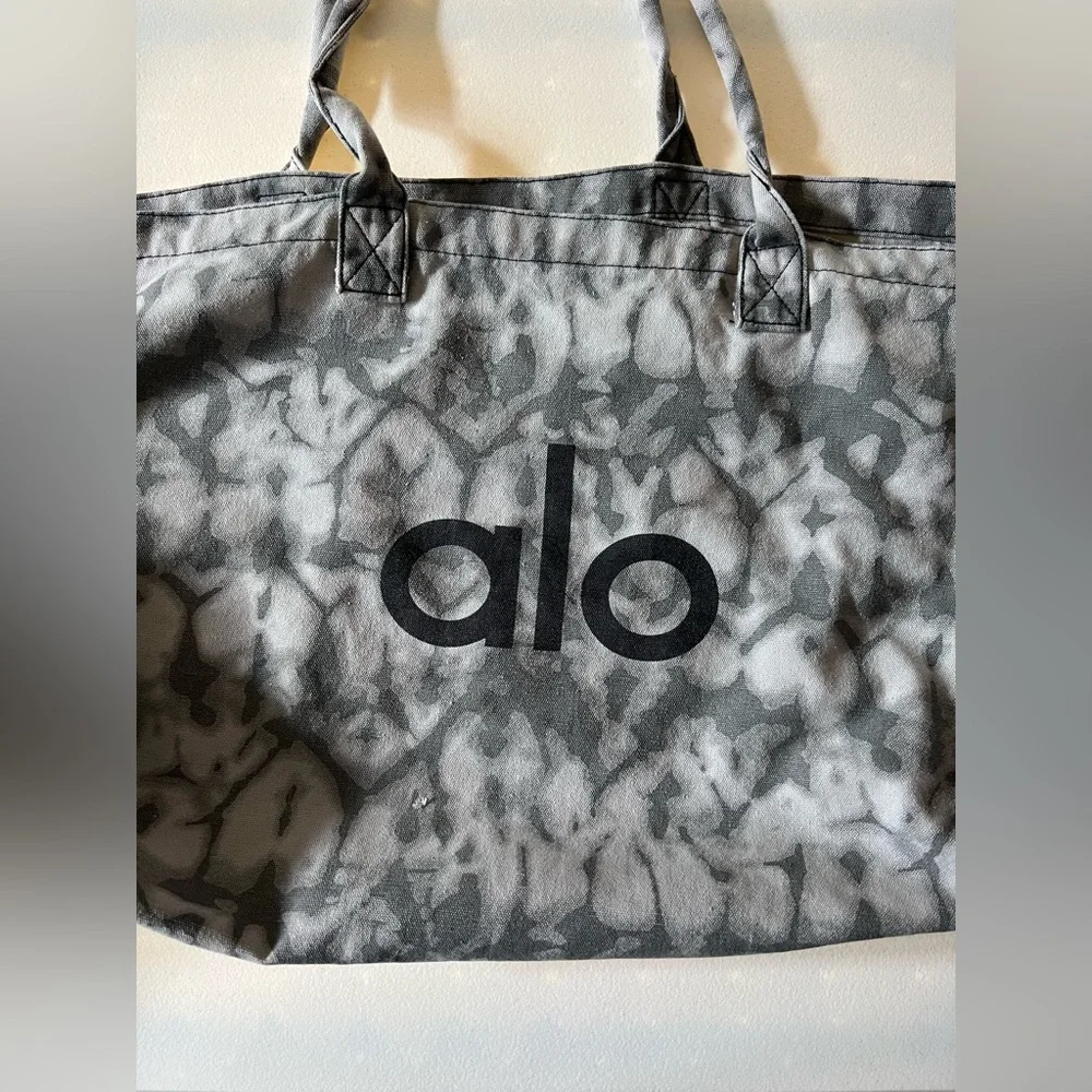 Alo Yoga Shopper Tote
